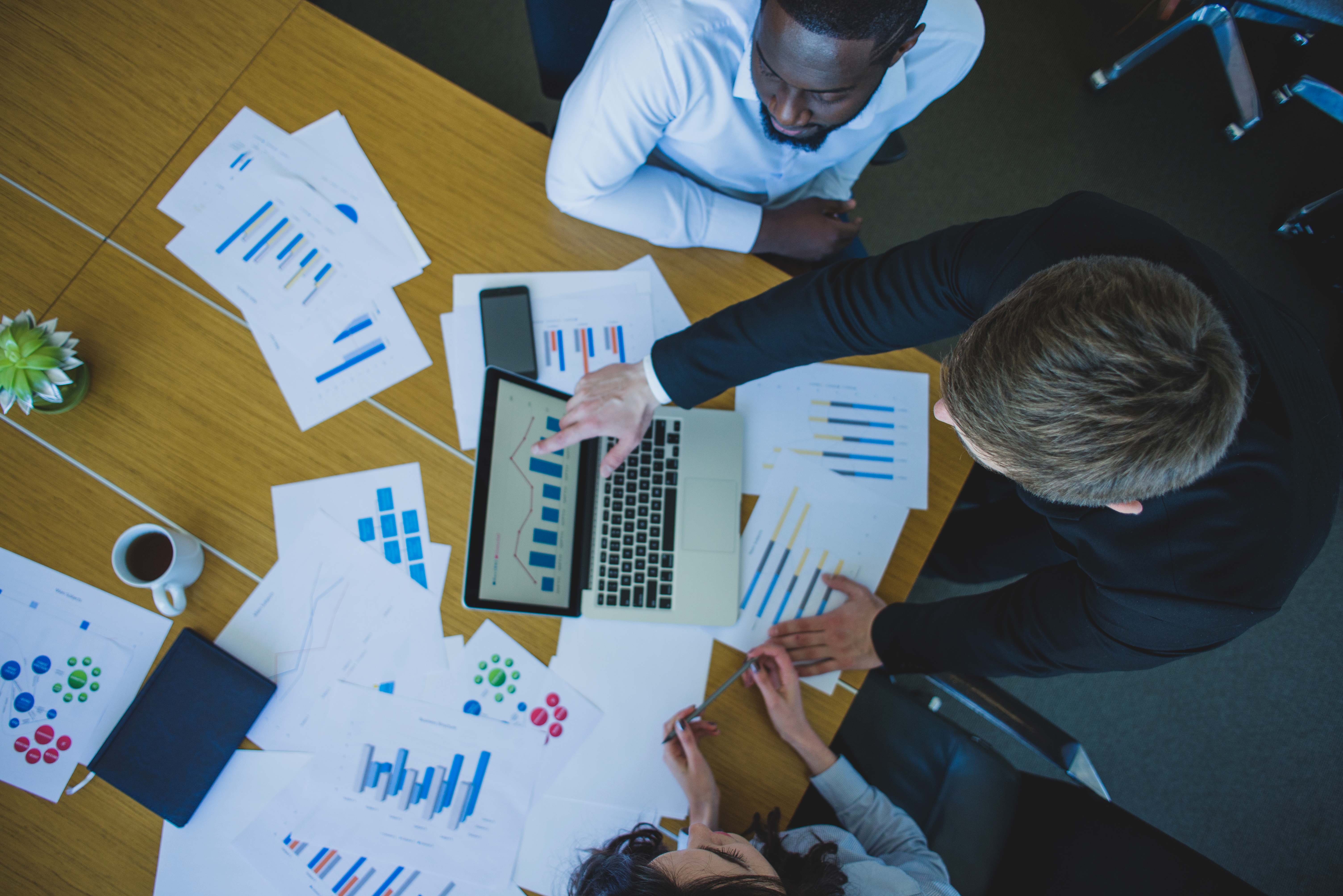 Investment Management for the Digital Age: Bridging the Gap Between Fintech and Expert Advice